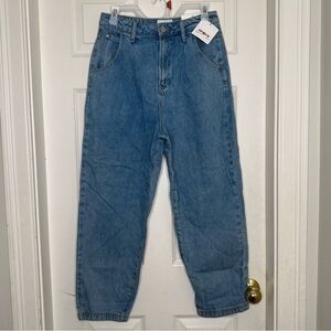 New Boutique Jeans Insane Gene High Rise Slouch
Barrel Med Light Wash Blue 27